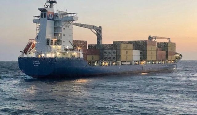 Litvanya bayraklı konteyner gemisi Çanakkale Boğazında arızalandı