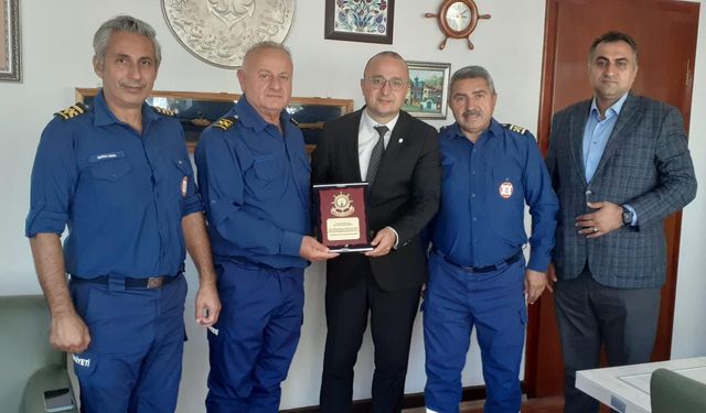 Kıyı Emniyeti Kaptan ve Baş Mühendisler Derneği'nden Dekan Prof. Arslan'a ziyaret