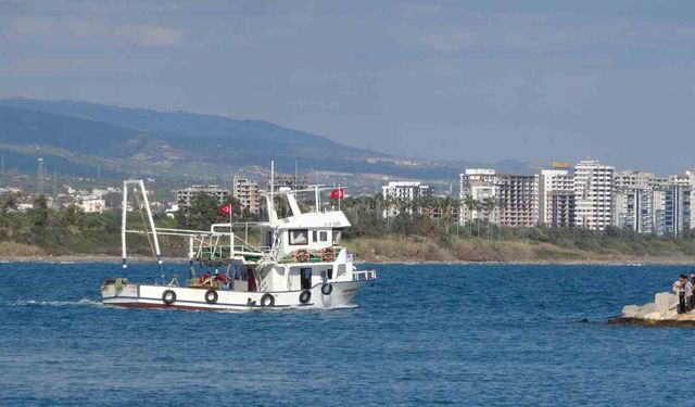Akdeniz’de fırtına sonrası tekneler açılmaya başladı
