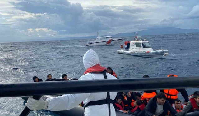 Ayvalık’ta Türk karasularına geri itilen 45 düzensiz göçmen kurtarıldı