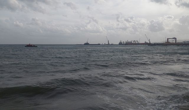 Marmara Denizinde Lodos , Gemiler Tekirdağ Açıklarında demirledi