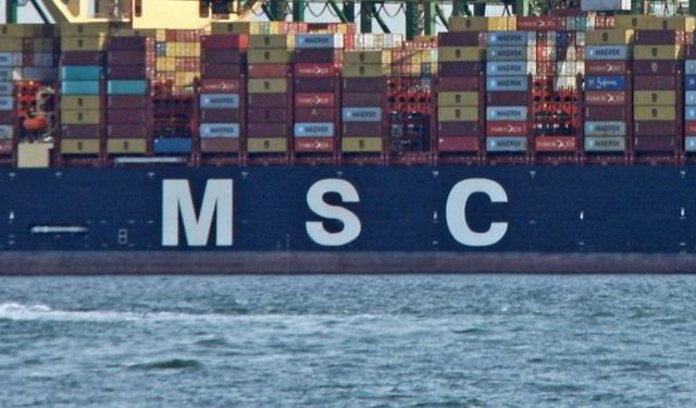 Husiler, MSC gemisini füzelerle vurdu