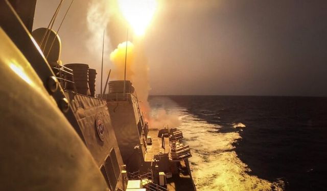 Tahran, Pentagon'u iki IRISL 'casus' gemisinden uzak durması konusunda uyardı