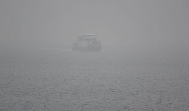 Çanakkale Boğazı sisten dolayı 43 saattir transit gemi geçişlerine kapalı