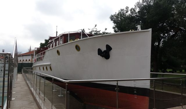 Atatürk'ün gezi teknesi, Çanakkale Deniz Müzesinde sergileniyor