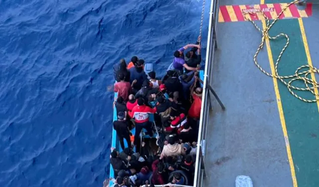 Türk gemisi boğulmak üzere olan 139 mülteciyi kurtardı