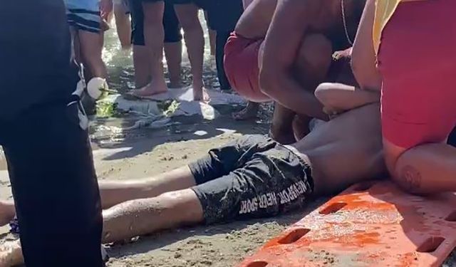 İstanbul’da plajda denize giren çocuk boğulma tehlikesi geçirdi
