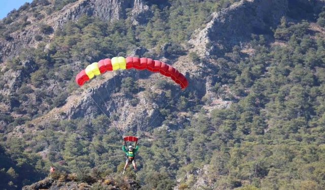 24. Uluslararası Ölüdeniz Hava Oyunları Festivali coşkuyla devam ediyor