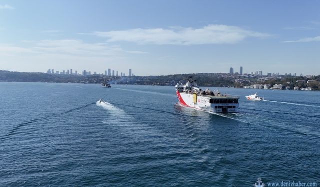 Oruç Reis Araştırma Gemisi İstanbul Boğazı’ndan böyle geçti