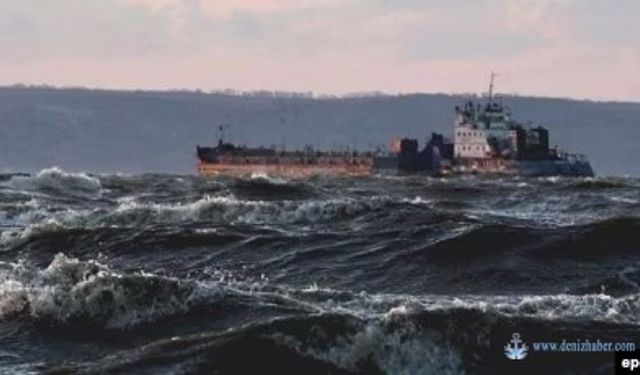 Karadeniz'de Felaket Zinciri: Üçüncü Tanker Alarm Verdi, Petrol Kıyılara Ulaştı!