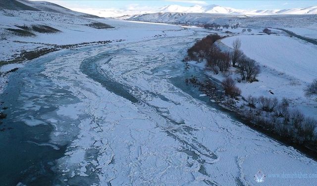 Ağrı'da buzla kaplanan Murat Nehri dronla görüntülendi