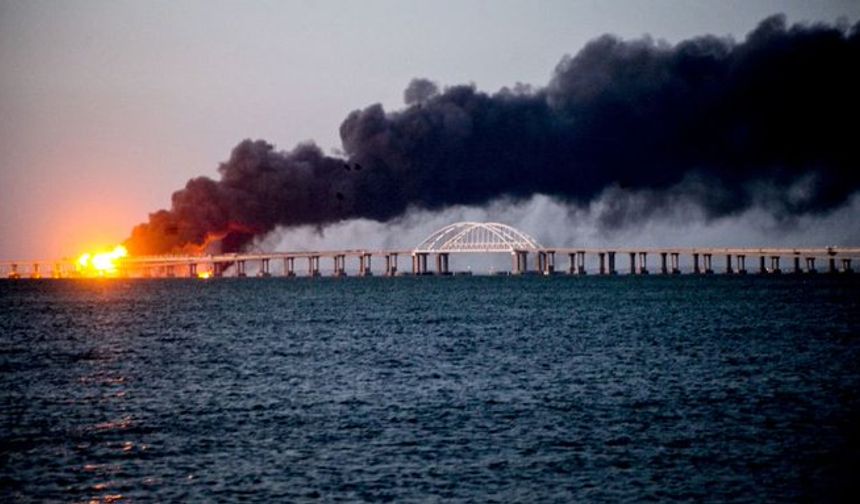 Kırım köprüsü saldırısının ardından gemi trafiği durdu