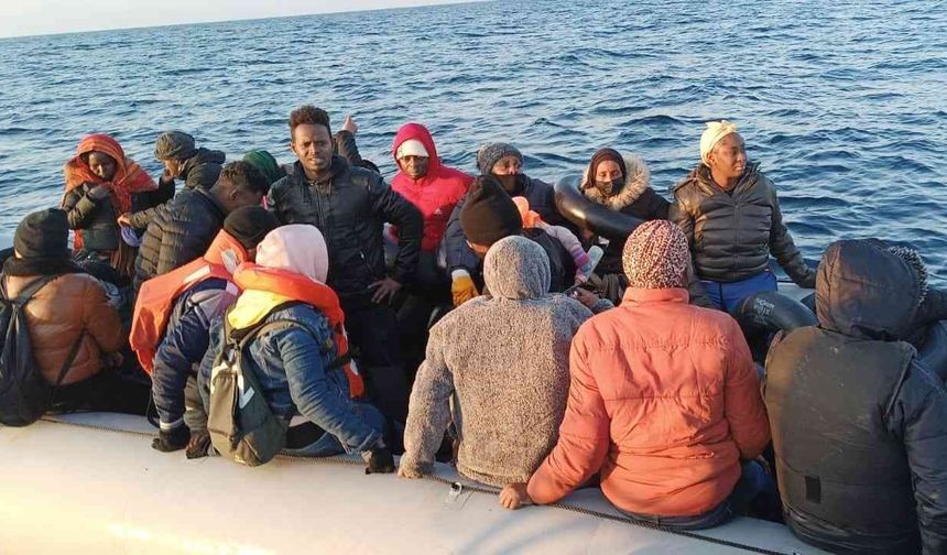 Ege Denizi’nde 63 göçmen yakalandı, 33 göçmen kurtarıldı