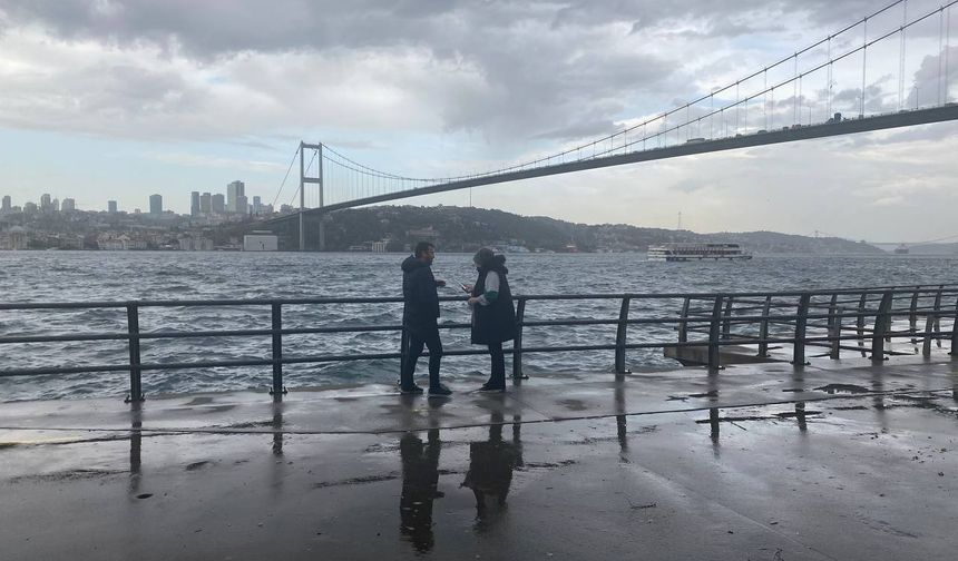 İstanbul Boğazı’nda şiddetli rüzgar etkili oldu