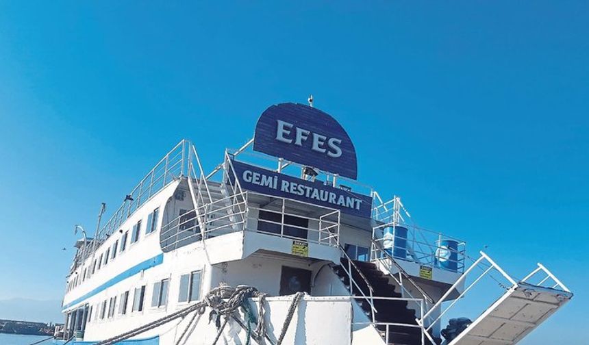 Atatürk’ün Efes ismini verdiği gemi satılıyor