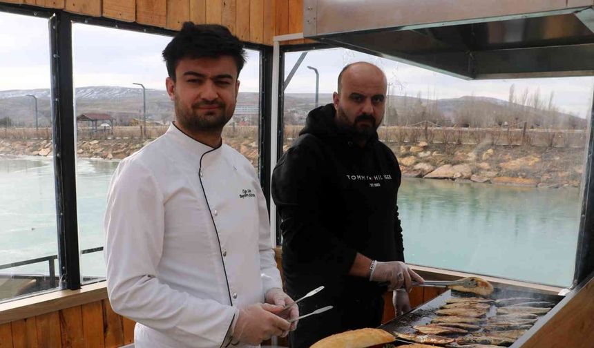 Sivas’ta teknede balık ekmek keyfi yaşanıyor