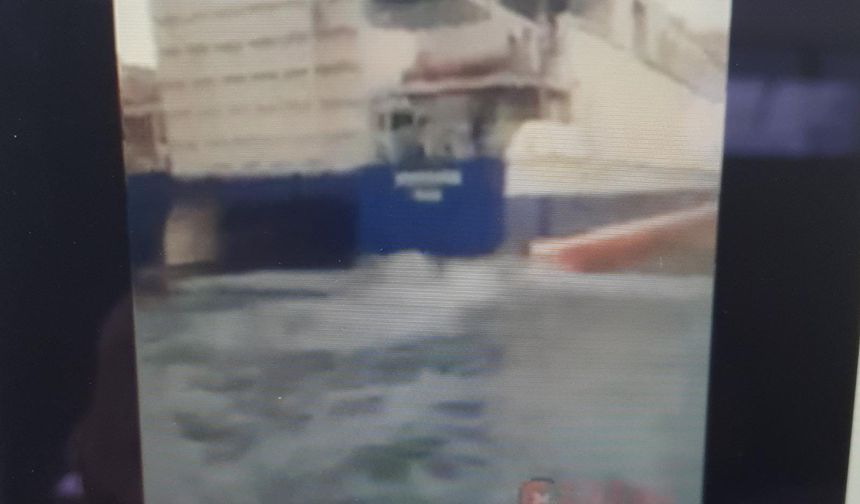 İstanbul'da feribotun dalgası tekneyi batırdı