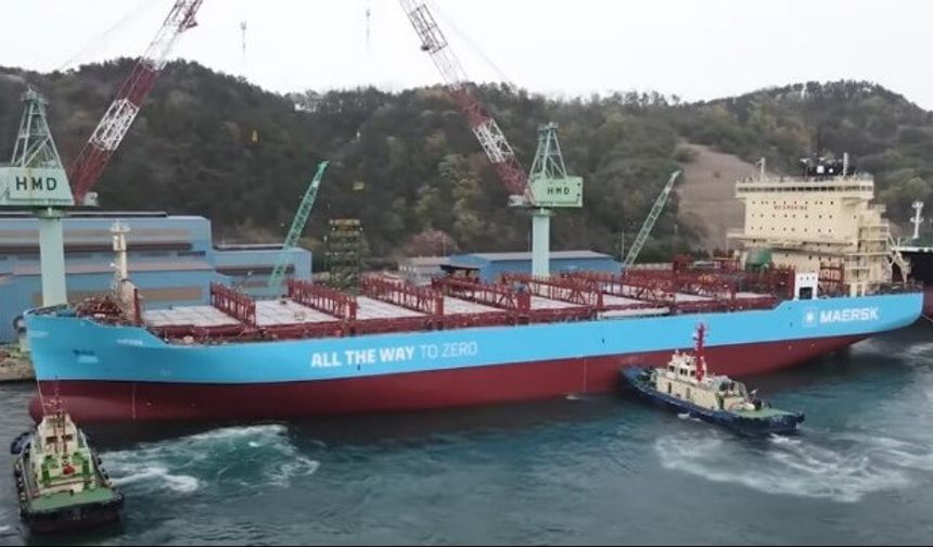İlk Metanol Yakıtlı Konteyner Gemisi Kore'de Yüzdü (Video)