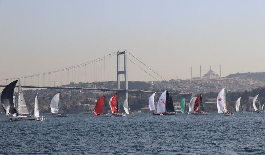 İstanbul Boğazı'nı yelkenler bastı