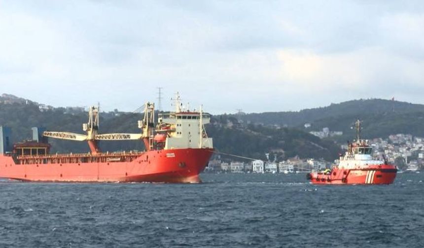 Karadeniz’de arızalanan gemi 11 saatte Ahırkapı'ya çekildi