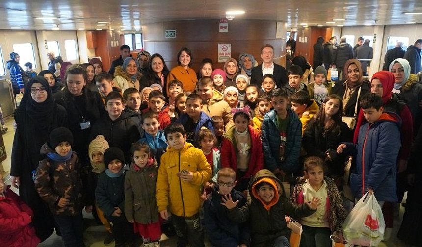 Şehir Hatları 100 çocuğu denizle buluşturdu