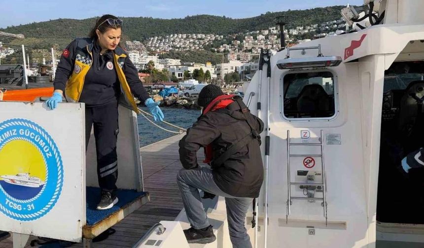 Gezi teknesinde rahatsızlanan vatandaşa Sahil Güvenlik’ten tıbbi tahliye