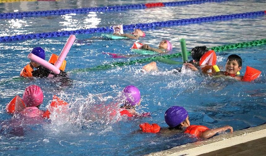 Geleceğin yüzücüleri Erzurum'da yetişiyor