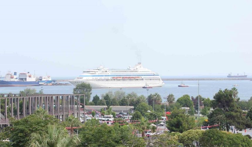 Dev turist gemisi 845 yolcusuyla Samsun’da