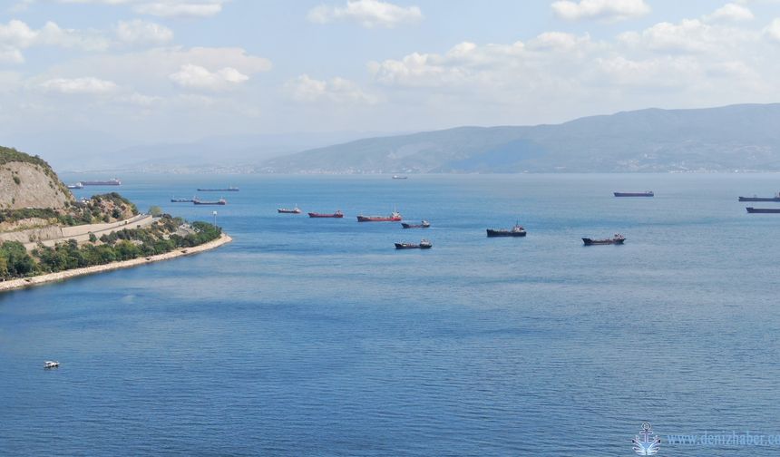 İzmit Körfezi’nde gemi yoğunluğu