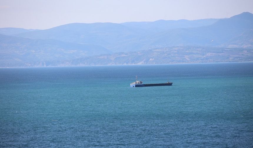 Sinop açıklarında batma tehlikesi geçiren gemi kurtarıldı