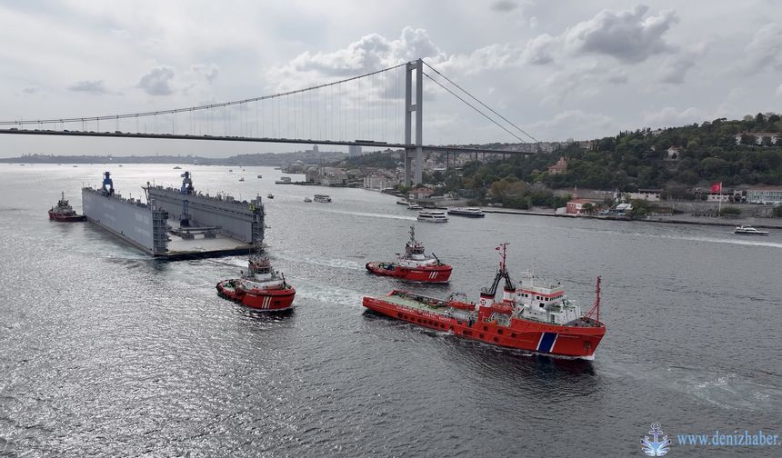 Dev Yüzer Havuz İstanbul Boğazı Geçişinde...