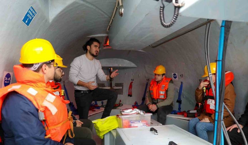 Denizci akademisyenler vardiya zabitleri yetiştiriyor