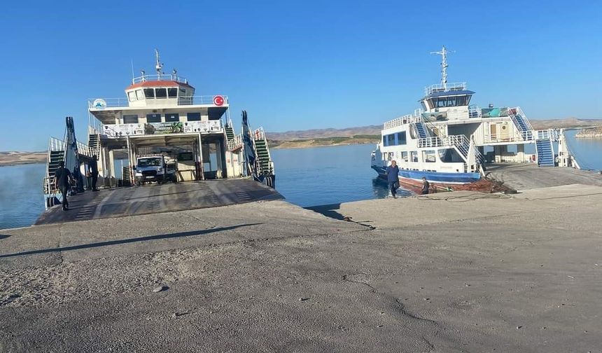 Şiddetli rüzgar feribot seferlerini durdurdu