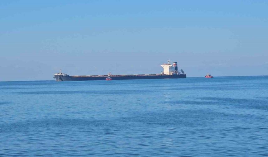 Zonguldak’ta yük gemisi karaya oturdu