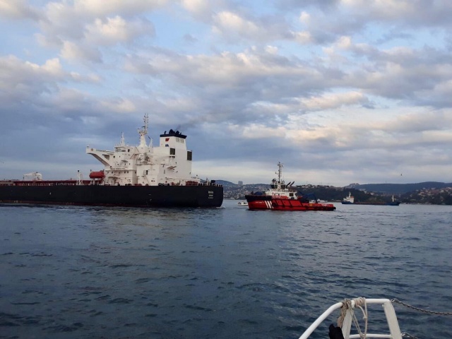 Kurtarma 11 römorkörü refakatinde İstanbul Boğazı Kuzey-Güney seyrini yaparken Yeniköy dönüşünde makine arızası nedeniyle sürüklenen RAVA isimli 249 metre boyundaki ham petrol taşıyan tanker, gemide bulunan kılavuz kaptanın zamanında demirlemesi ve  Kıyı Emniyeti Müdürlüğü&#039;ne ait römorkörün zamanında müdahalesi büyük bir kaza önlendi...