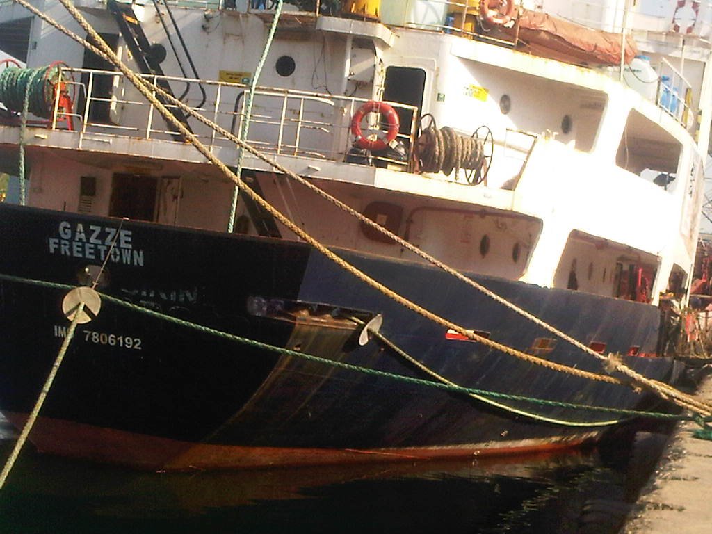 Yardım malzemelerini yükleyen Gazze gemisi Mersin Limanından yola çıkmadan önce