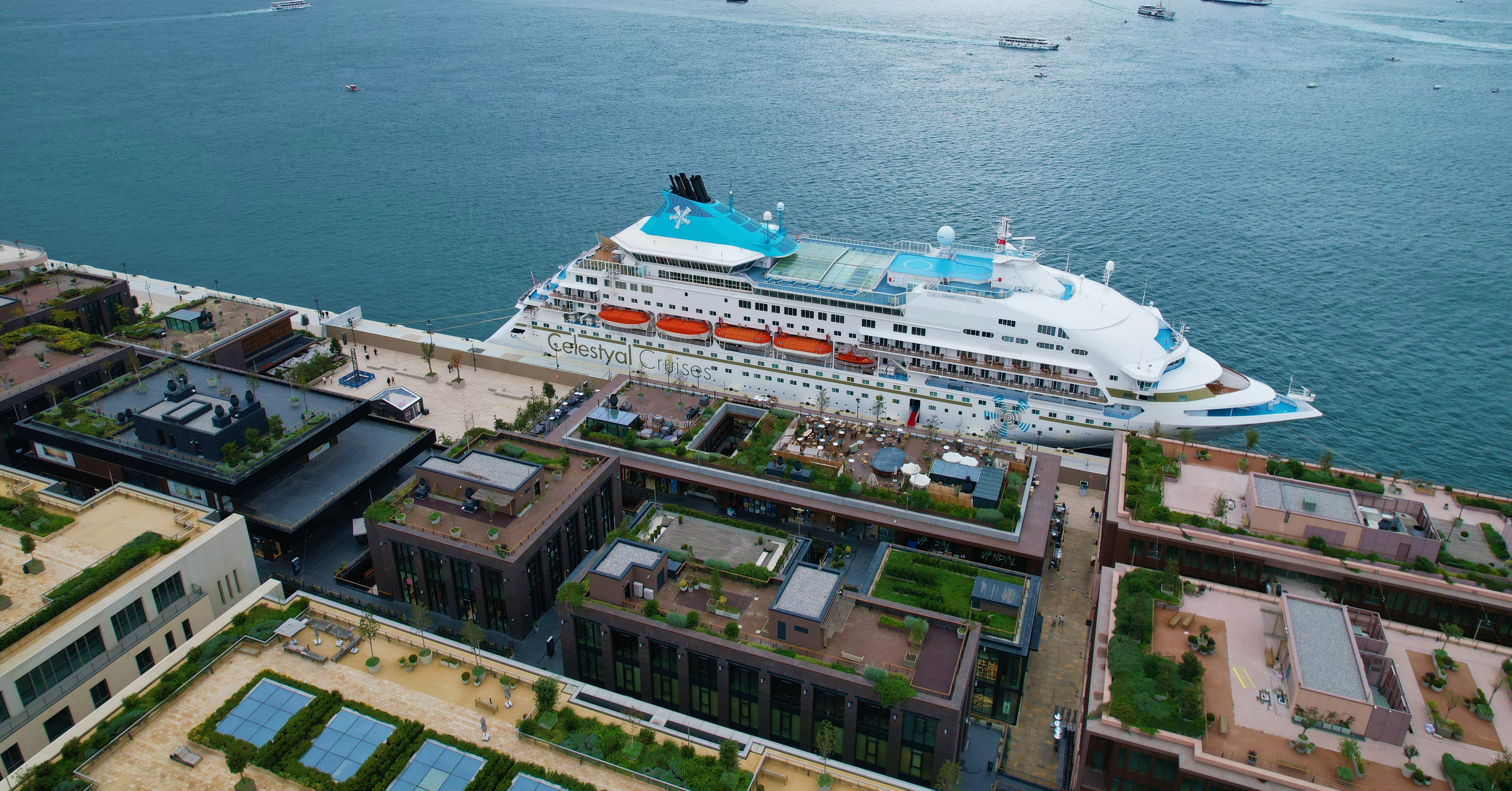 Pek çok ülkenin çeşitli firmalarının uğrak yeri haline gelen Galataport İstanbul, açıldığı tarihte olan 1 Ekim 2021 tarihinden bu yana 120 kruvaziyer gemi ağırladı. 