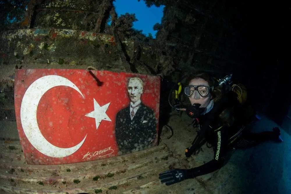 Kaş'ta su altındaki tanka Zafer Bayramı dalışı4