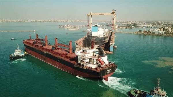 Zografia-hole-in-hull-arrive-Suez-Shipyard