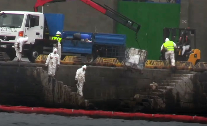 Tanker K Onset, İspanya'nın Ceuta limanındaki petrol sızıntısı nedeniyle gözaltına alındı