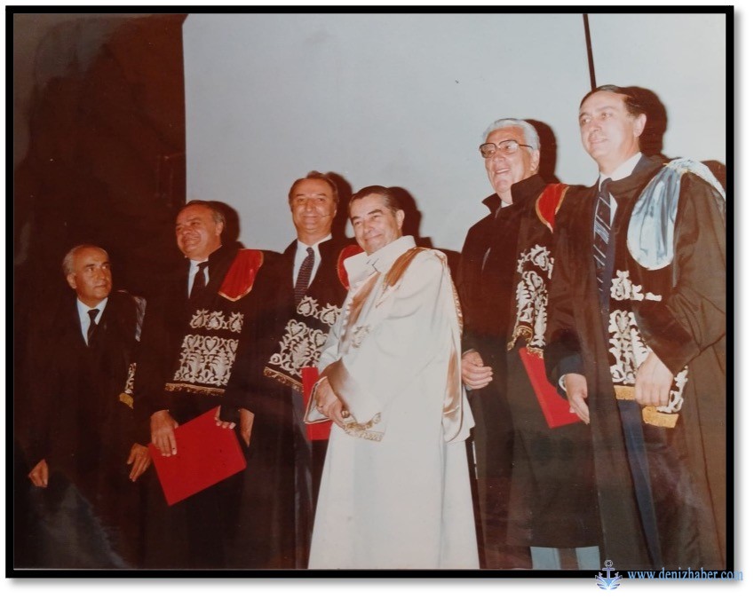 Sezai Türkeş’e İtü Rektörü Prof.dr. Kemal Kafalı Tarafından “Doktor” Ünvanı Verilen Tören. Kaynak Y.müh.ercüment Kafalı Aile Arşivi.